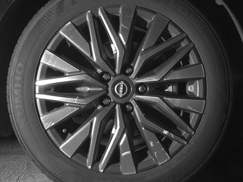 Used 2025 Nissan Altima 2.5 SV image 13