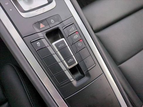 Used 2025 Porsche 718 Boxster RWD image 15