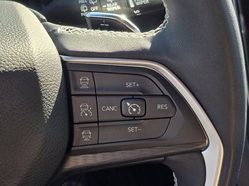 Used 2024 Jeep Grand Cherokee Altitude AWD/4WD image 18