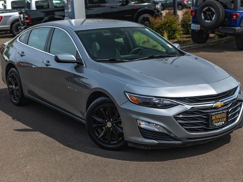Used 2024 Chevrolet Malibu LT FWD image 2