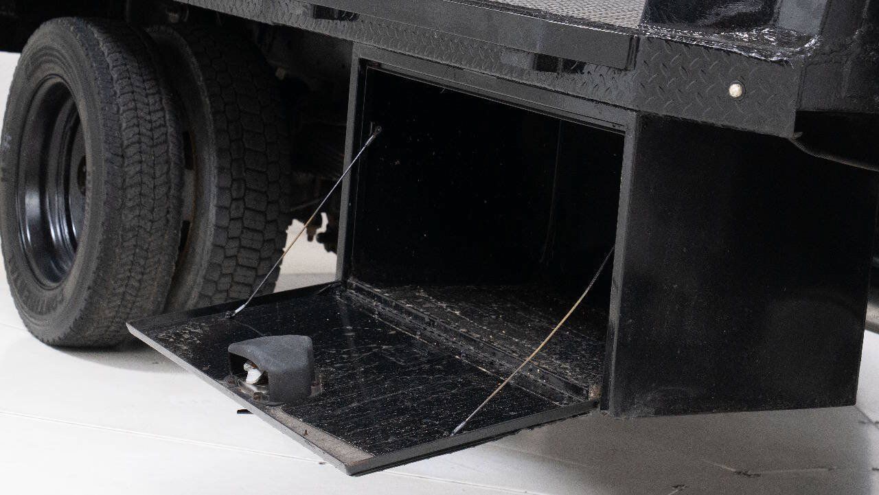 Used 2018 Ford F550 4x4 Regular Cab Super Duty image 14
