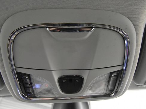 Used 2019 Jeep Cherokee Limited AWD/4WD image 30