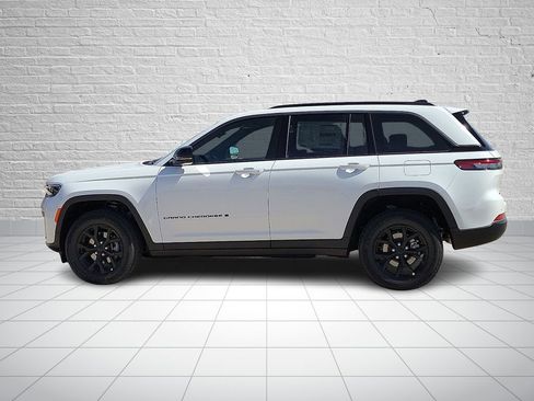New 2026 Jeep Grand Cherokee Altitude AWD/4WD image 2