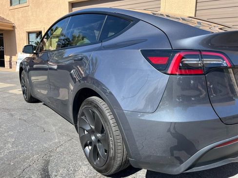 Used 2023 Tesla Model Y Long Range AWD/4WD image 23