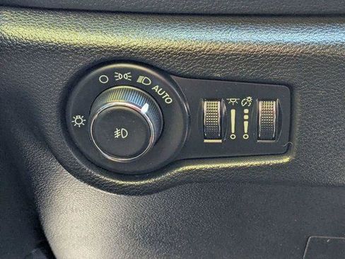 Certified 2021 Chrysler Pacifica Pinnacle FWD image 13