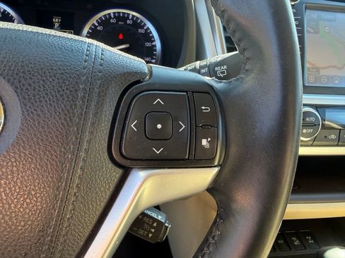 Used 2016 Toyota Highlander XLE AWD/4WD image 32