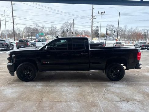 Used 2017 Chevrolet Silverado 1500 LT w/ Midnight Edition image 5