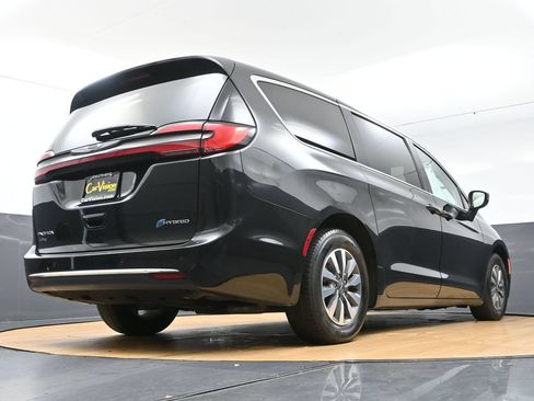Used 2023 Chrysler Pacifica Touring-L FWD image 50