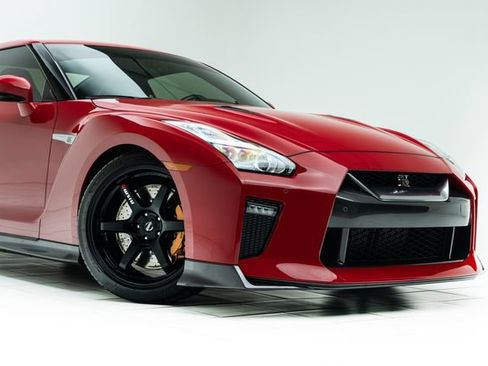 Used 2017 Nissan GT-R Track Edition AWD/4WD image 4