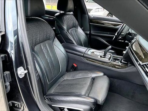 Used 2017 BMW 750i RWD image 10