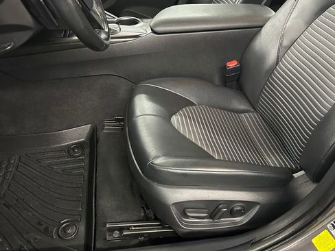 Used 2021 Toyota Camry SE image 13