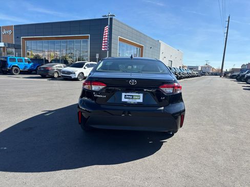 Used 2025 Toyota Corolla LE image 12