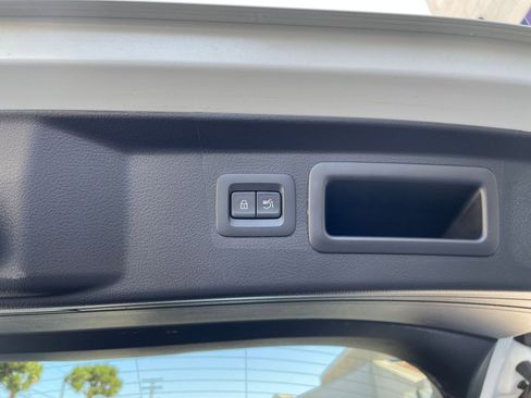 Used 2025 MAZDA CX-50 AWD 2.5 S w/ Premium Package image 24