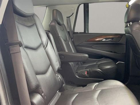 Used 2020 Cadillac Escalade Luxury image 16