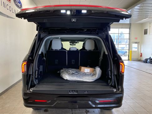 New 2026 Lincoln Navigator L Black Label image 9