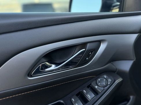 Used 2019 Chevrolet Traverse LT w/ LT Premium Package AWD/4WD image 16