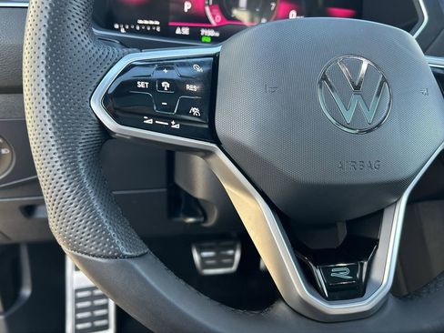 Certified 2024 Volkswagen Tiguan SE R-Line image 21