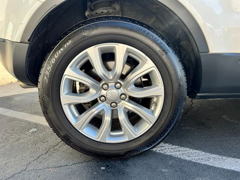 Used 2018 Land Rover Range Rover Evoque SE image 11