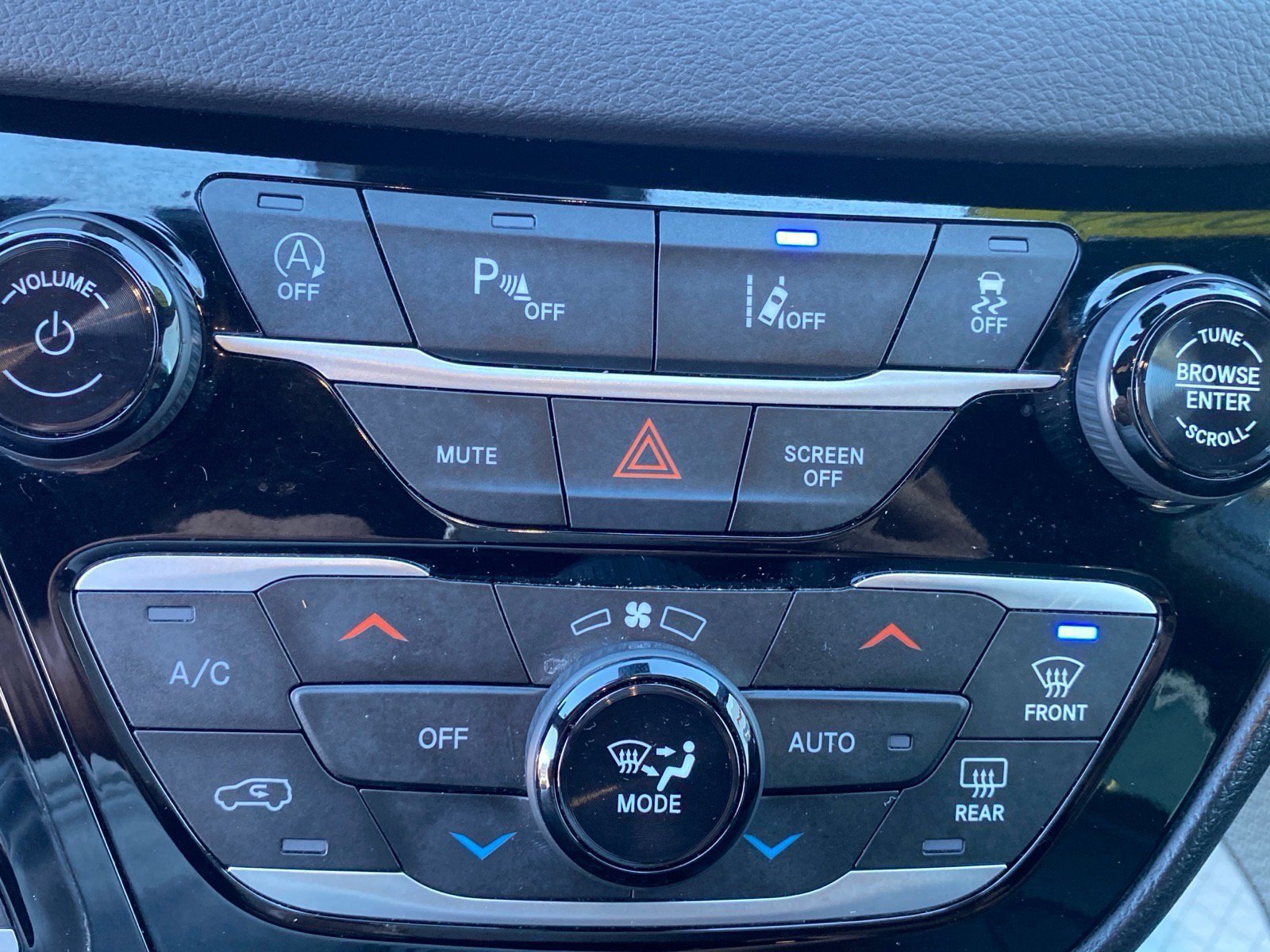 Used 2025 Chrysler Pacifica Select FWD image 15