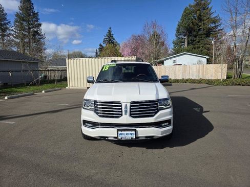 Used 2015 Lincoln Navigator 4WD image 2