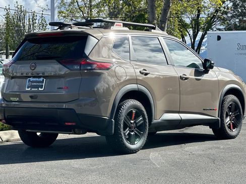 Used 2025 Nissan Rogue SV w/ Rock Creek Premium Package AWD/4WD image 4