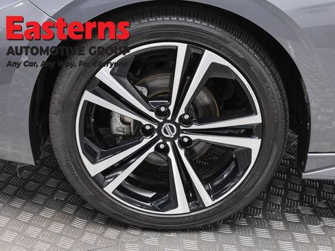 Used 2023 Nissan Sentra SR w/ SR Premium Package FWD image 33