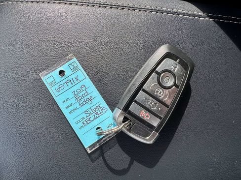 Used 2019 Ford Edge Titanium AWD/4WD image 37