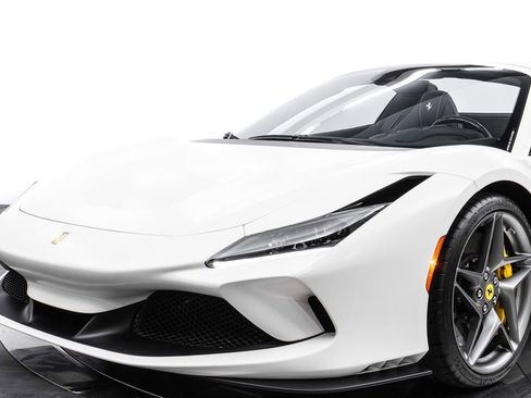 Used 2022 Ferrari F8 Tributo image 15