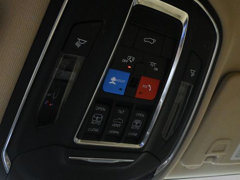 Used 2022 Jeep Grand Cherokee Limited w/ Trailer Tow Prep Group (B) AWD/4WD image 27