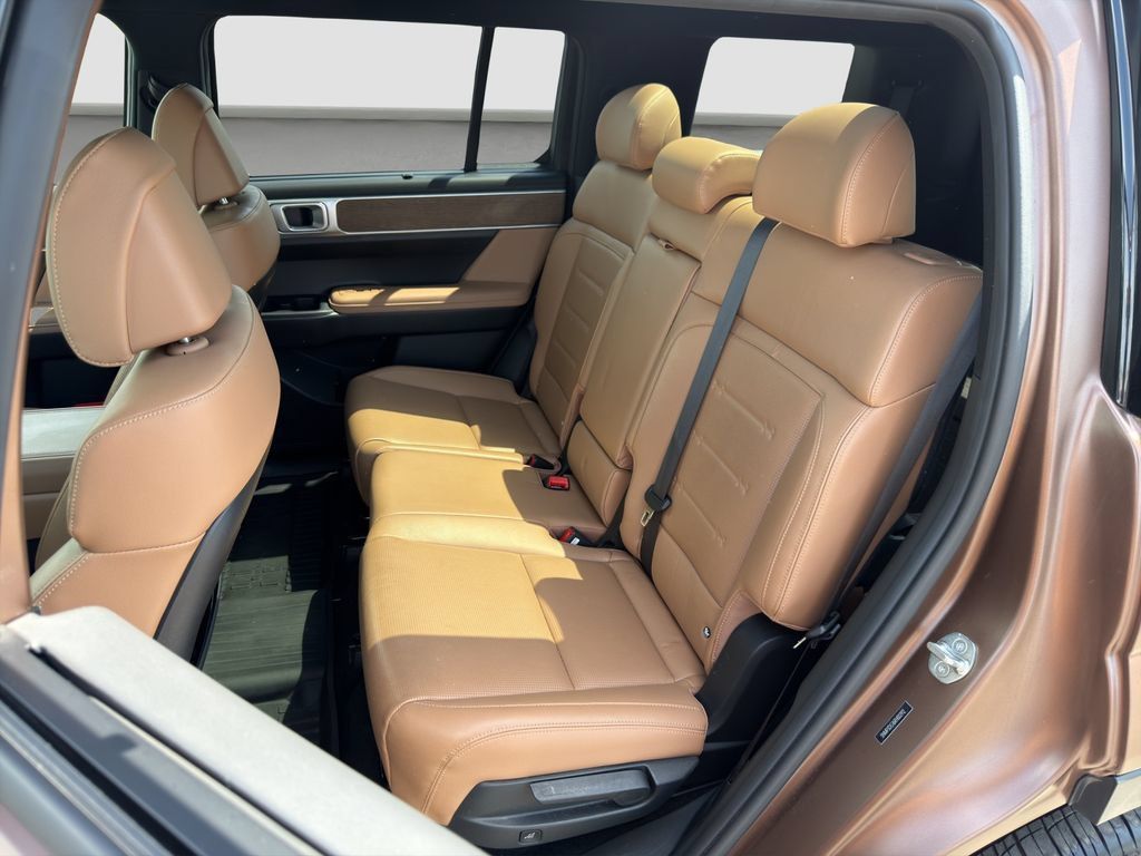 Used 2024 Hyundai Santa Fe Limited AWD/4WD image 13
