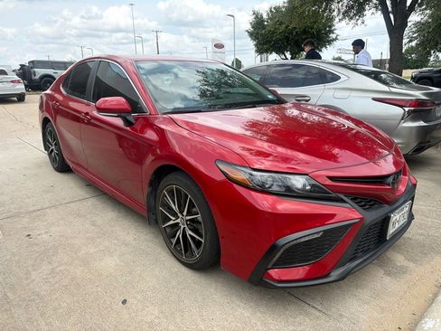 Used 2024 Toyota Camry SE FWD image 2