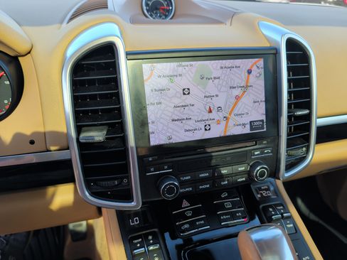 Used 2017 Porsche Cayenne Platinum Edition image 24