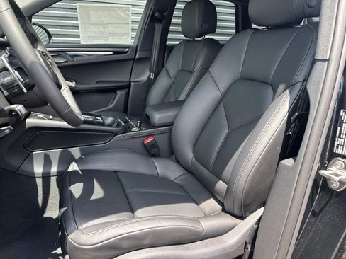Certified 2025 Porsche Macan image 5