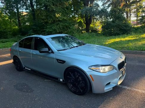 Used 2014 BMW M5 RWD image 2