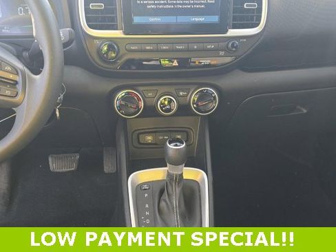 Certified 2025 Hyundai Venue SE image 6