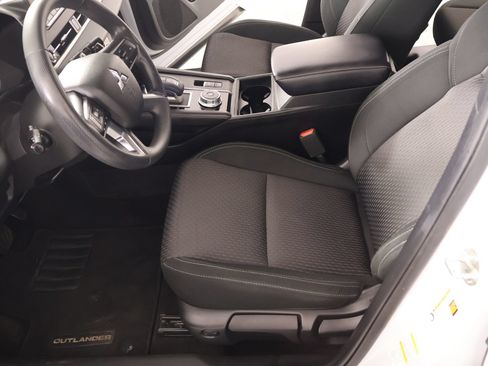 Used 2023 Mitsubishi Outlander ES FWD image 10