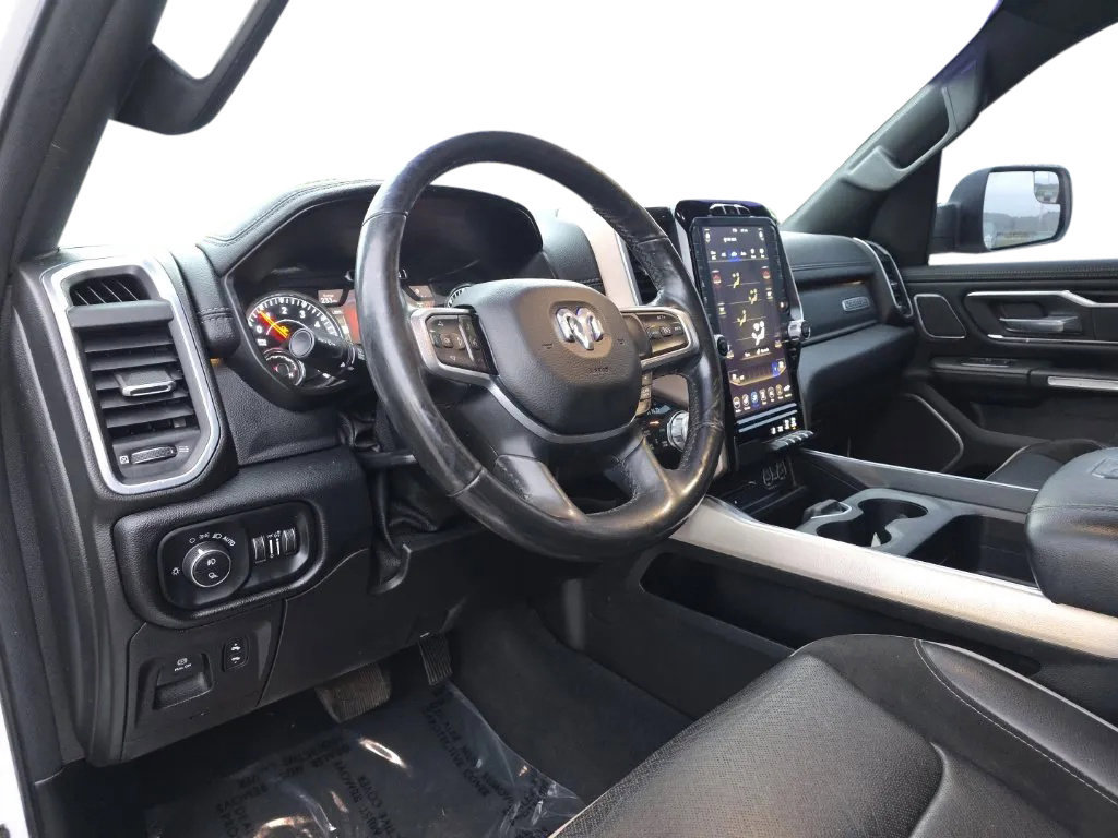 Used 2019 RAM 1500 Laramie AWD/4WD image 16