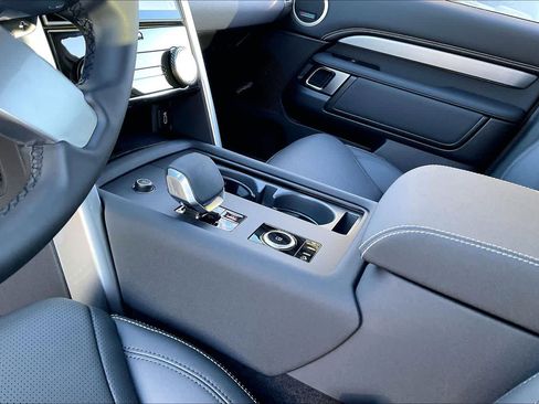 New 2026 Land Rover Discovery Limited Edition image 10