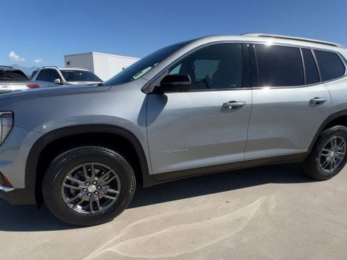 Used 2025 GMC Acadia Elevation image 4