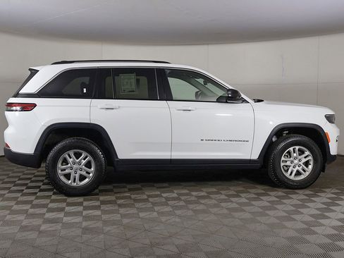 Used 2023 Jeep Grand Cherokee Laredo AWD/4WD image 16