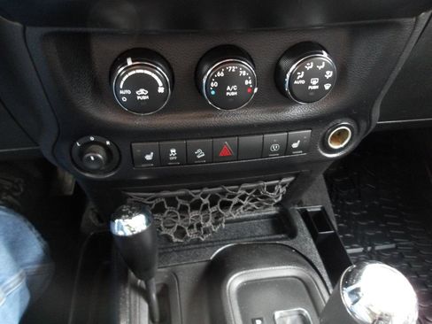 Used 2014 Jeep Wrangler Unlimited Rubicon AWD/4WD image 19