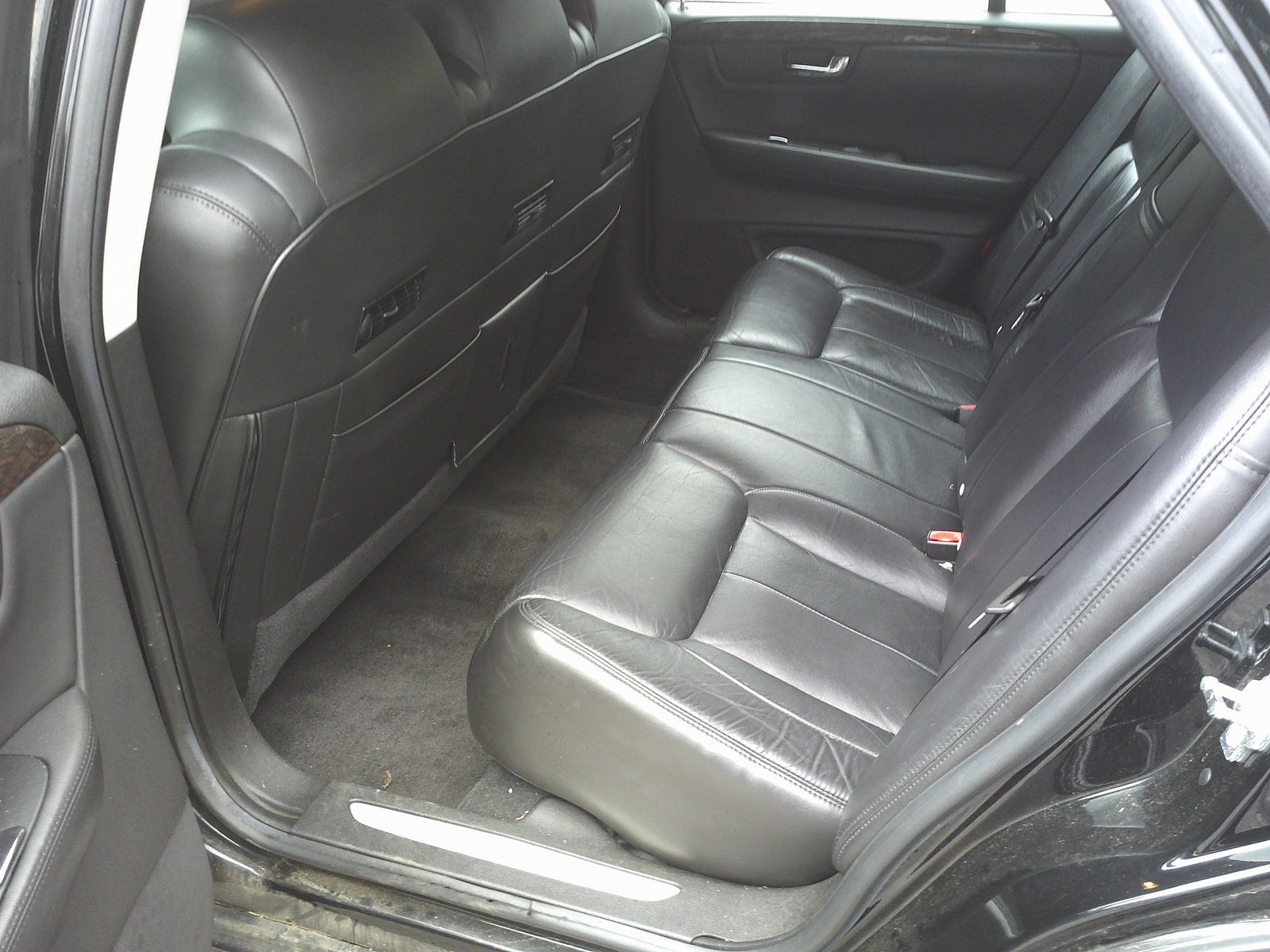 Used 2010 Cadillac DTS Limousine FWD image 13