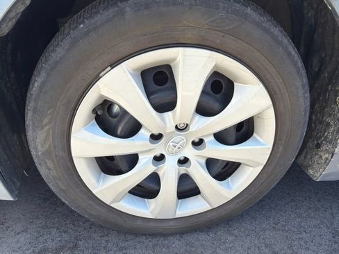 Used 2024 Toyota Corolla LE FWD image 2