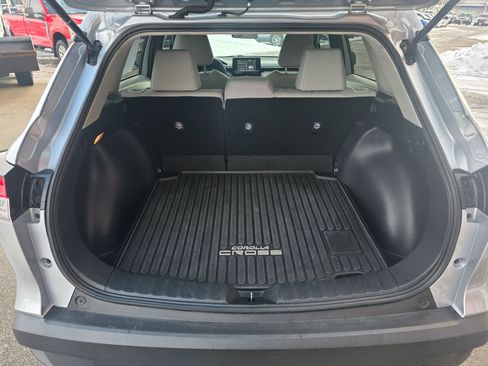 Used 2022 Toyota Corolla Cross LE image 6