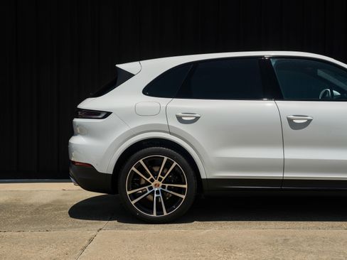 New 2025 Porsche Cayenne image 14