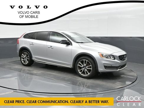 Used 2017 Volvo V60 T5 Cross Country w/ Convenience Package image 5