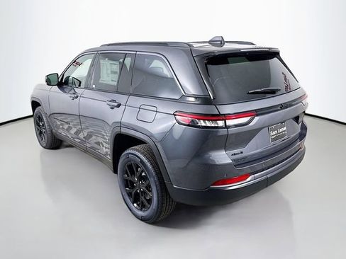 New 2026 Jeep Grand Cherokee Laredo image 5