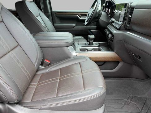 Used 2023 Chevrolet Silverado 1500 High Country w/ High Country Premium Package AWD/4WD image 9