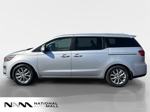 Used 2020 Kia Sedona EX image 2