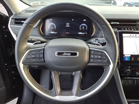 Used 2023 Jeep Grand Cherokee Limited w/ Black Appearance Package image 19